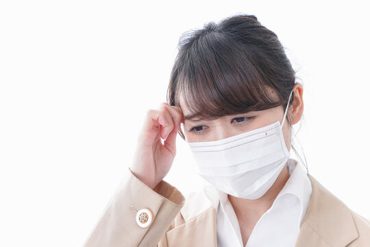 風邪をひいたビジネスウーマン