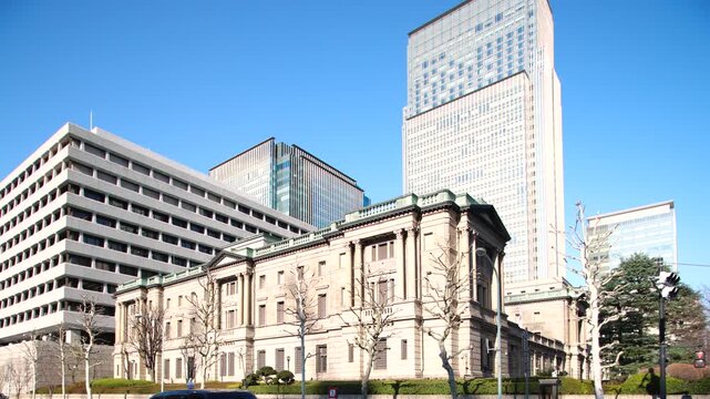 日本銀行と歴史的建築が並ぶ日本橋の街並み