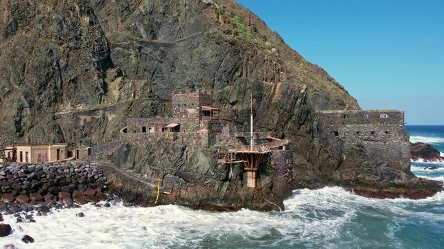 Das historische Castillo del Mar am Strand von Vallehermoso auf La Gomera