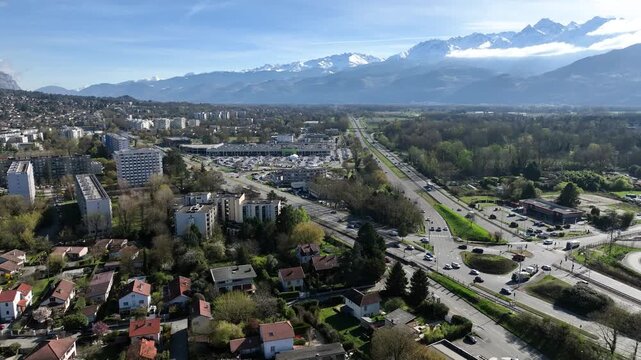 Paysage urbain de Meylan avec ses routes 