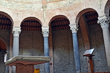 Perugia, interno del Tempio di San Michele Arcangelo, Umbria, Italia © lamio