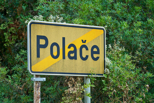 Polace, ciudad en la isla de Mljet, en Croacia, cartel de carretera