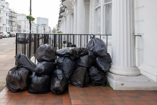London, England, UK sightseeing, excursions, travel pictures.. Metro, subway line, Tower bridge, Boroght market, St Paul Cathedral, Soho, St James's park, animal. Goose, squirrel, Big ben, Camden