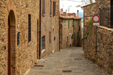 Obraz premium Charming street winding uphill in medieval Castiglione d'Orcia, Tuscany, Italy.