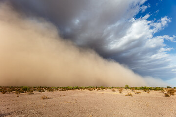 Dust storm in the desert © JSirlin