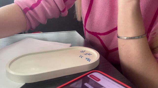 Video. Handicraft. Painting a plaster tray.