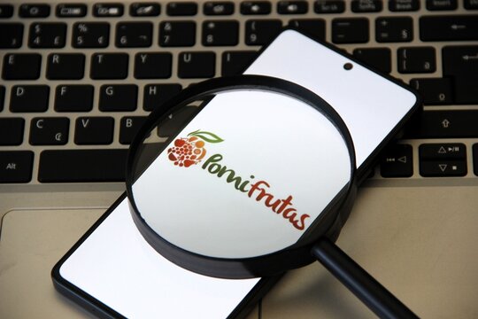 Pomi Frutas - Renar Ma&ccedil;&atilde;s S.A. - Empresa brasileira com sede em Fraiburgo, focada no cultivo, produ&ccedil;&atilde;o e comercializa&ccedil;&atilde;o de ma&ccedil;&atilde;s frescas e processadas. 