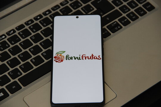 Pomi Frutas - Renar Ma&ccedil;&atilde;s S.A. - Empresa brasileira com sede em Fraiburgo, focada no cultivo, produ&ccedil;&atilde;o e comercializa&ccedil;&atilde;o de ma&ccedil;&atilde;s frescas e processadas. 