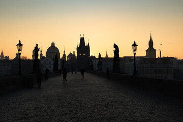 Obraz premium charles Bridge in Prague Czech Republic at sunrise with historic statues