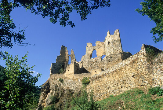 Exploring the ruins of Chateau dUsson and its historical significance in the Donezan region in France