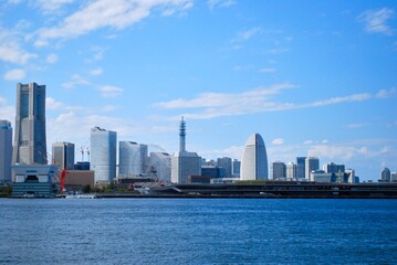 Fototapeta premium Yokohama Waterfront Cityscape with Modern Buildings