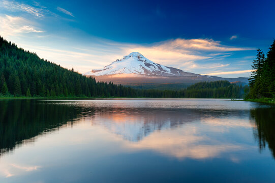 Volcano mountain Mt. Hood, in Oregon, USA.
