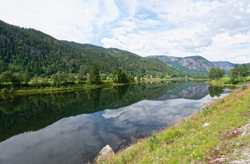 Obraz premium Fluss Otra bei Bø in Norwegen