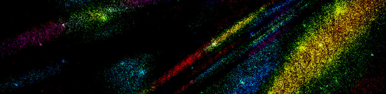 Arri&egrave;re-plan d&rsquo;univers sombre avec brume de n&eacute;buleuse lumineuse, id&eacute;al pour art science-fiction.