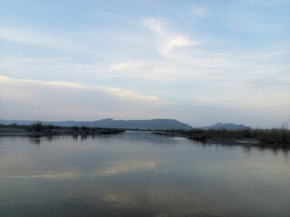 Obraz premium clouds over the lake, a beautiful view of river through boat, 