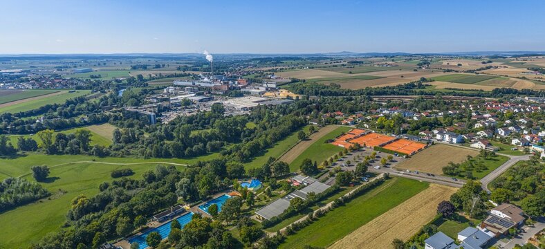 Blick ins Donautal bei Ehingen am s&uuml;dlichen Rand der Schw&auml;bischen Alb im Sommer