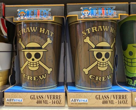 Dos vasos coleccionables de One Piece, en su caja oficial de merchandising, Toy Planet, Madrid, Espa&ntilde;a, 20 de febrero de 2026