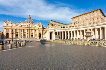 Obraz premium St Peter's basilica and Apostolic palace on St Peter's square in Vatican, center of Rome, Italy