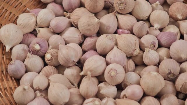 White garlic pile texture Spicy cooking ingredient picture. 