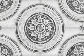 Naklejka premium ornate carved decorative circular ceiling medallion with floral motifs and beaded patterns