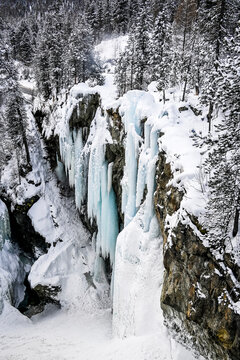 Pontresina, Berninabach, Ova da Bernina, Val Bernina, Wintersport, Eisklettern, Eis, Eiswand, Engadin, Graub&uuml;nden, Alpen, Winter, Winterlandschaft, Gefahr, Schweiz