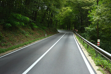 Obraz premium Open Road Through Countryside Landscape