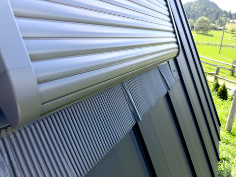 BFX Recessed Underfelt Collar and Drainage Gutter. Protection of the roof window from atmospheric influences