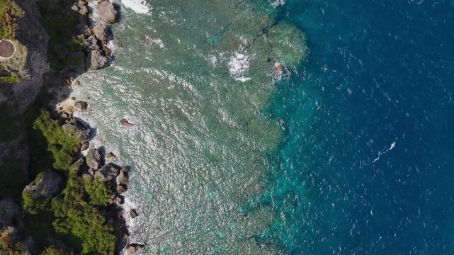 沖縄　万座毛の美しい海　空撮