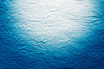 しわの入った和紙 白と濃い青のグラデーション