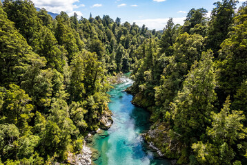 Obraz premium Aerial drone view of pristine temperate forest with winding clear river