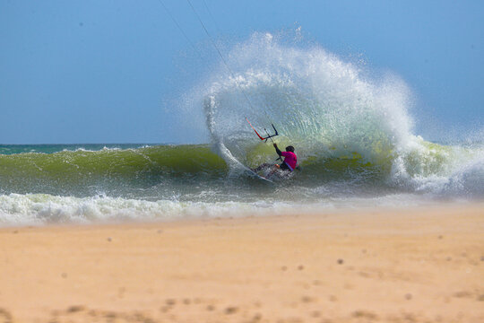 kite surfing &ldquo; strapless &ldquo; on the ocean side Dakhla sahara 