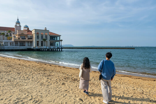 Japanese couple on beach to view Marizon wedding hall, Fukuoka