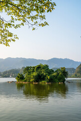 Fototapeta premium Qingming Spring Outing Mountains and Waterscape
