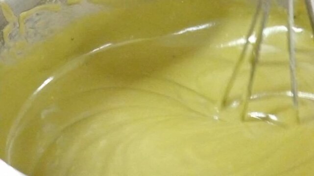 Stir the matcha cake batter in the same direction.