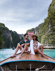 Obraz premium Explore the stunning waters of Koh Phi Phi Thailand on a luxury boat trip with friends