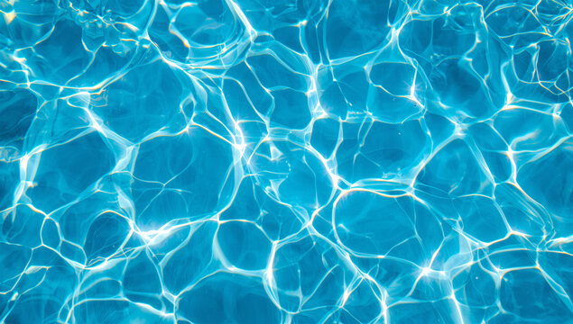 真夏の強い光を受けて青い水面がきらめく背景素材