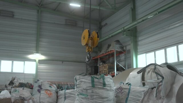 Experienced Rigging Specialists Oversee Substantial Weight Hoists Ensuring Safety And Appropriate Tools . Media