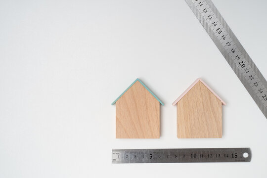 住宅のプレートとものさし