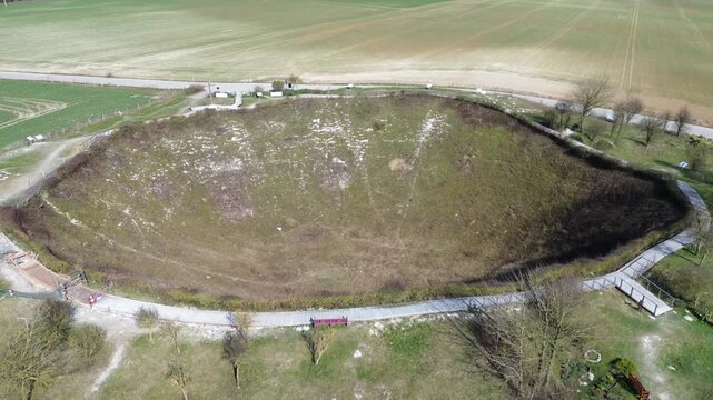 Vue a&eacute;rienne du Crat&egrave;re de Lochnagar (Trou de mine de La Boisselle), vestige de la Bataille de la Somme, France