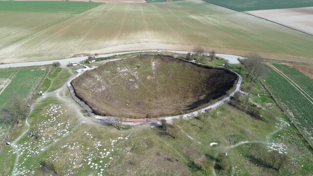 Vue a&eacute;rienne du Crat&egrave;re de Lochnagar (Trou de mine de La Boisselle), vestige de la Bataille de la Somme, France
