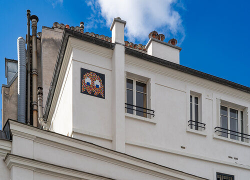 Street art Space Invader, Paris, France