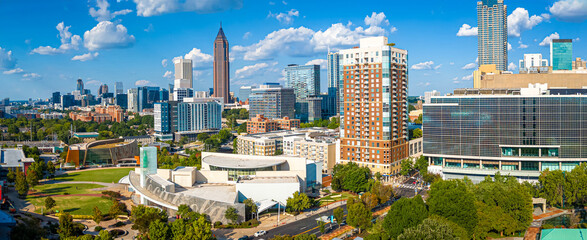Obraz premium Atlanta Skyline with Midtown Towers Above Lush Urban Park in Summer Light