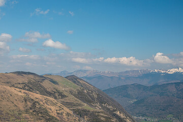 Obraz premium Daytime hills and mountains with clouds