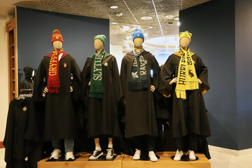 Obraz premium Mannequins wearing robes and scarves representing the four houses of Hogwarts school