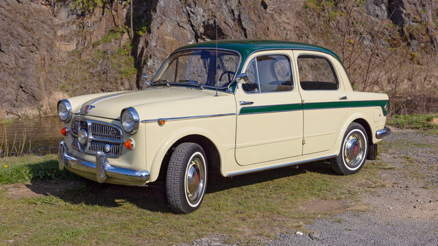NSU FIAT Neckar auf einem Parkplatz an der Ahr in Mayscho&szlig;, Deutschland, 23.03.2026