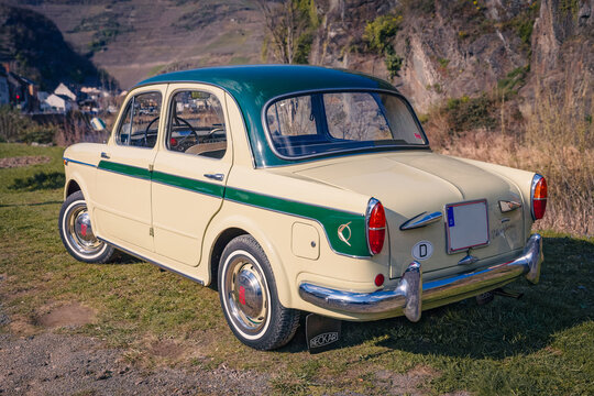 Heckansicht eines NSU FIAT Neckar auf einem Parkplatz an der Ahr in Mayscho&szlig;, Deutschland, 23.03.2026