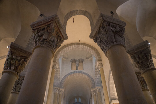 Les chapiteaux du d&eacute;ambulatoire