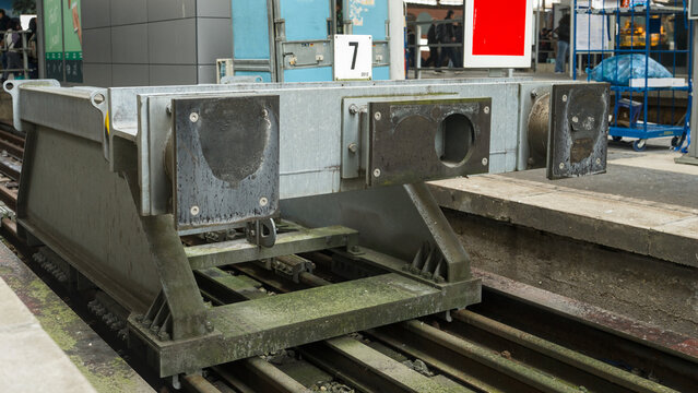 Buffer stop at the end of a railway track in a terminal station, marking the end of the line.