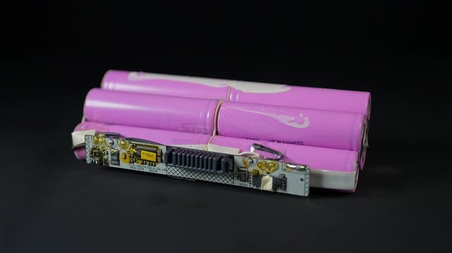 AA batteries type standard size single cell cylindrical dry battery for EV vehicles and portable electronic devices, computers and laptop cordless power 