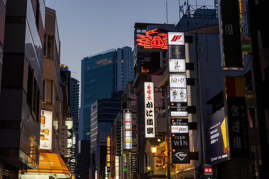 大阪・北新地の夜の街並み（2025年5月4日撮影）